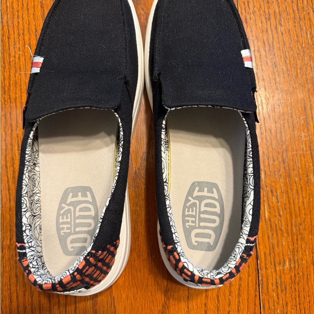 Hey Dude Misty Rise Black and White Women’s Slip-On Shoes size 9. - Picture 6 of 9